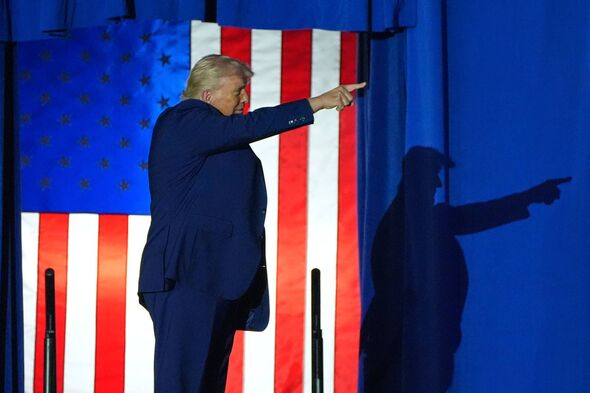 Donald Trump waving with arm out
