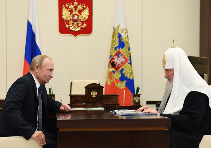 Russian President Vladimir Putin (L) speaks with Patriarch Kirill of Moscow and All Russia during their meeting at the Novo-Ogaryovo state residence, outside Moscow, on November 20, 2020.