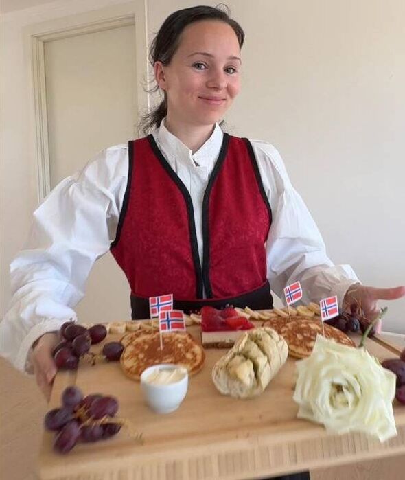 Reykja Elle with food