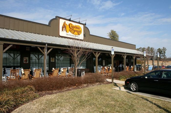 Wikimedia Commons/Ildar Sagdejev https://commons.wikimedia.org/wiki/File:2011-01-28_Cracker_Barrel_in_Morrisville,_NC.jpg