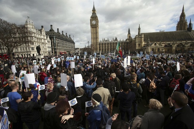 Fourteen-Year-Old Scottish Girl Arrested for Resisting Probable Assault by Migrants – RedState