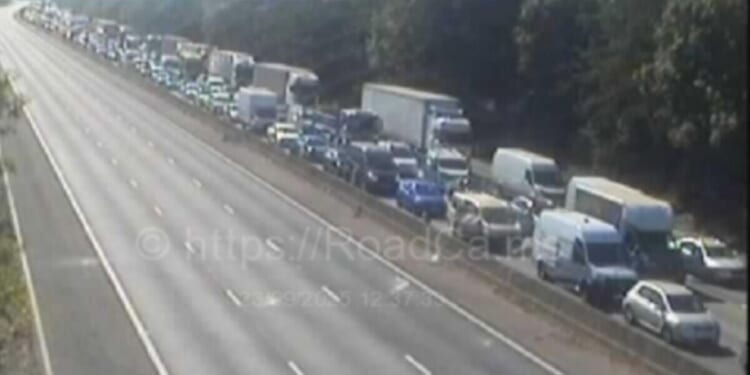 M1 traffic LIVE: Major motorway closed as serious crash sparks huge delays