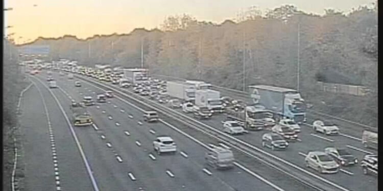 M4 and M60 closed LIVE: Motorway chaos after serious crash and overturned lorry