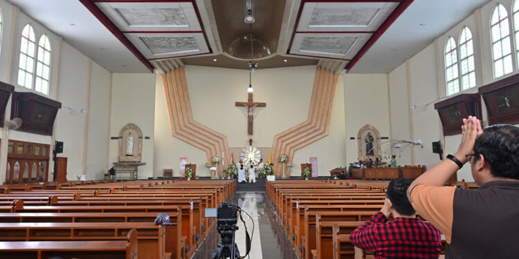 Muslims force Christians to stop worship services in Indonesia