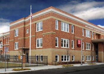 9th Circuit overturns Montana man’s conviction for holding shotgun on sidewalk outside his home