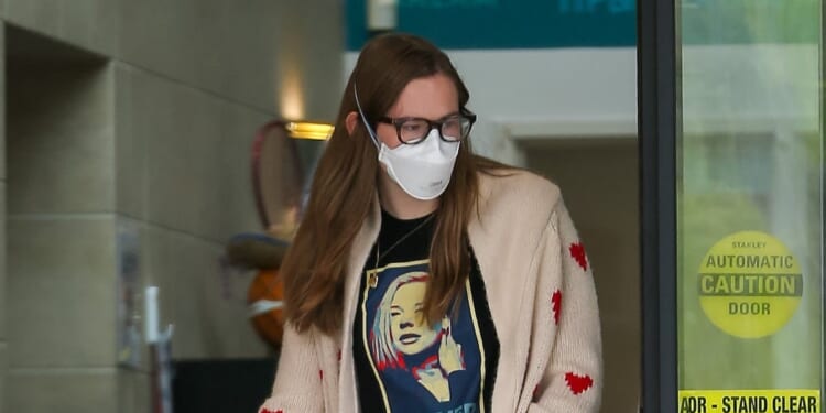 Ben Affleck’s Daughter Masks Up For UN Speech About COVID