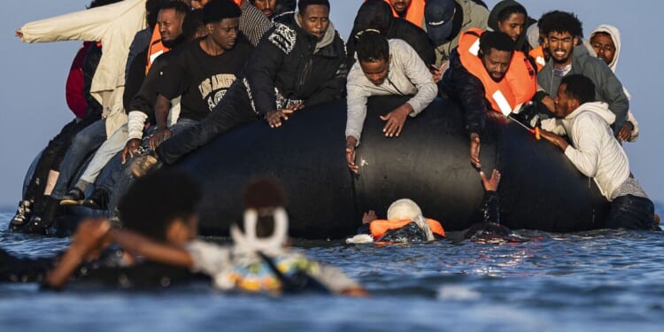 Brits vent fury over mega-dinghy smashing migrant Channel record | UK | News