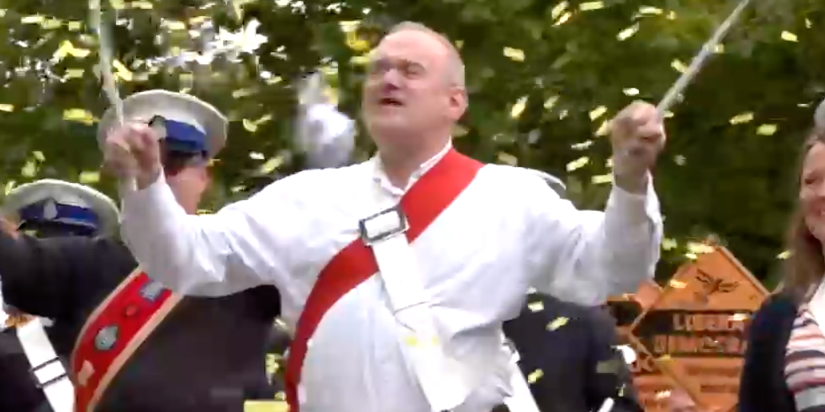 Ed Davey arrives for Liberal Democrats’ party conference with a marching band and message of ‘reclaiming patriotism’