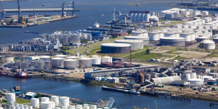 Europe's biggest port that sees 140,000 ships every year | World | News