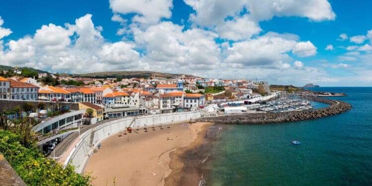 FCDO issues urgent travel warning for holiday hotspots as Hurricane Gabrielle nears | World | News