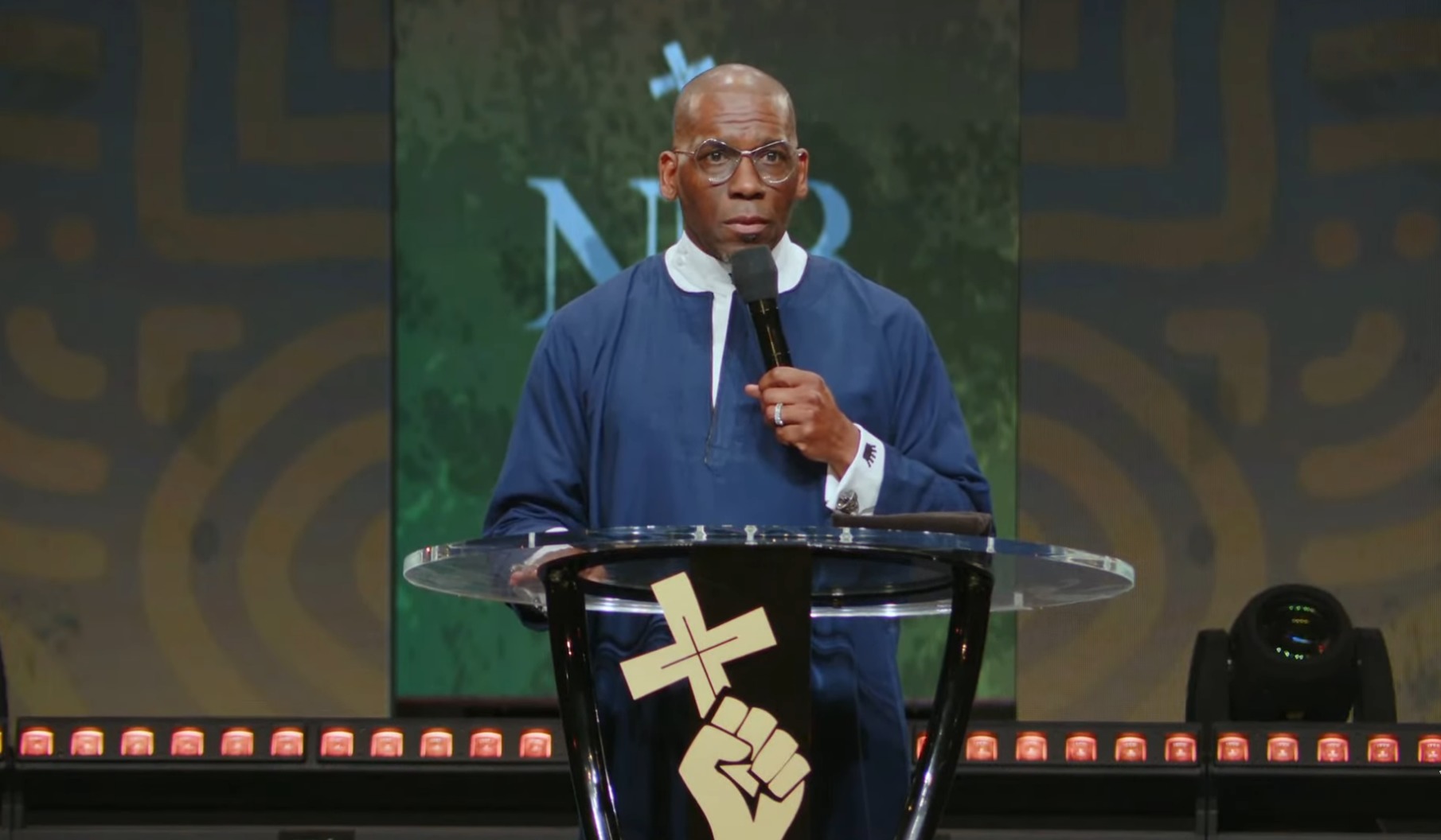 Jamal Bryant church gets unemployed churchgoers 300 jobs offers