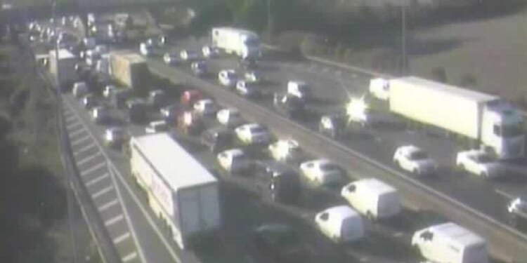 M25 traffic LIVE: Major motorway in chaos after horror crash | UK | News
