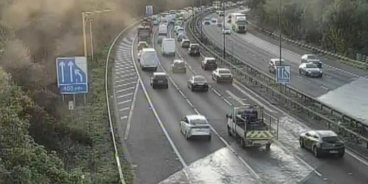 M4 traffic LIVE: Road closed as huge crash sparks major delays | UK | News