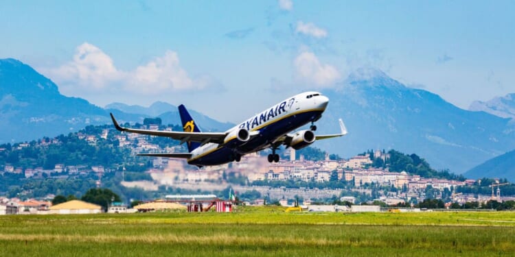 Ryanair flight chaos as it makes emergency landing after passenger starts eating passport | World | News