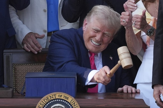 Trump Agrees to Meet Schumer and Jeffries to Stave Off Shutdown That Trump Just Might Want – RedState