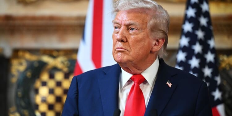 Trump deploys troops to 'war-ravaged' Democrat-led city to tackle 'domestic terrorists' | World | News