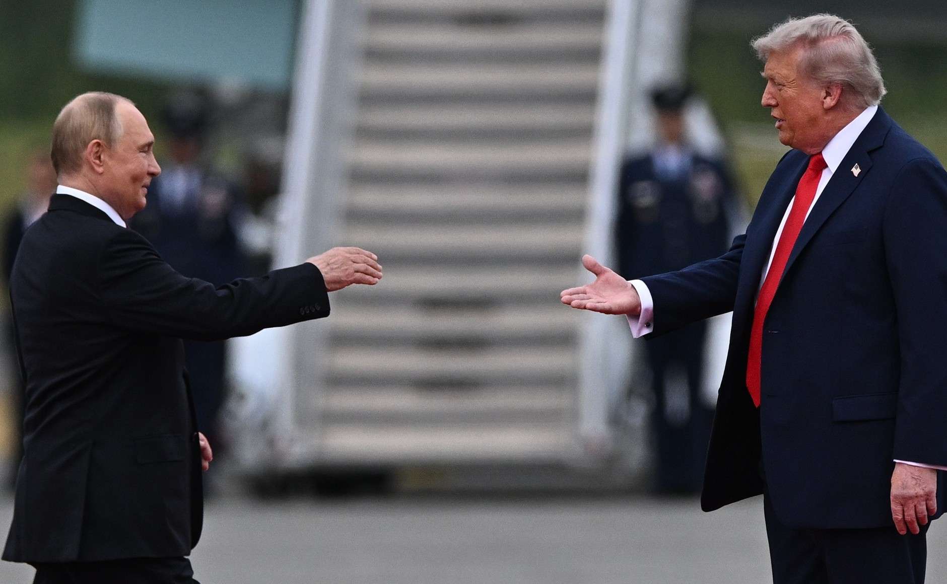 Trump shouldn't take election advice from Vladimir Putin