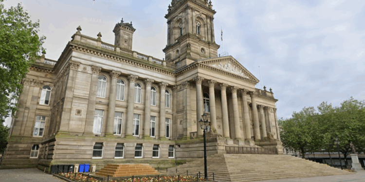 Council lambasted for allowing pro-Palestine activists to use its power supply