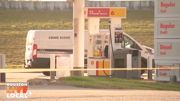 Romelus told deputies to come to a gas station