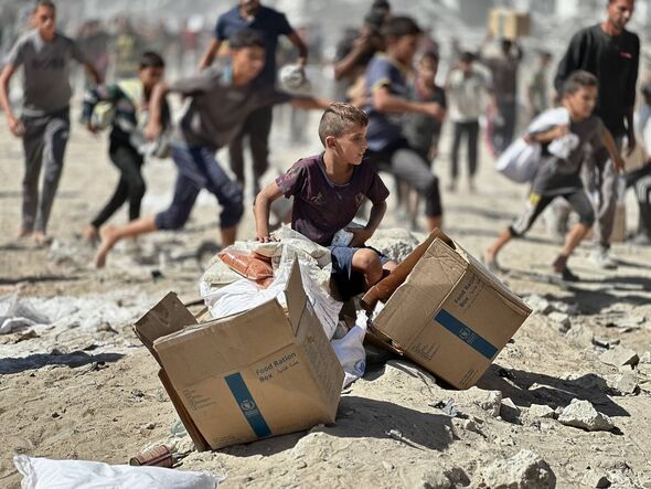 A child collecting humanitarian aid in Khan Yunis