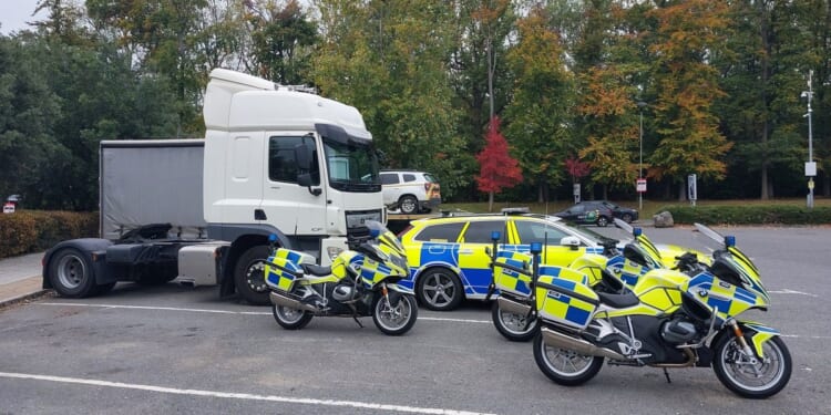 Drivers face 'on-the-spot' fines for M25 road offences as rulebreakers held 'accountable'