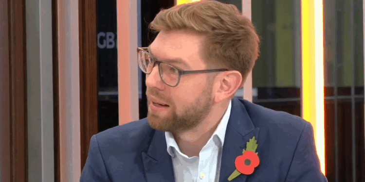 Migrant crisis: Labour’s one in, one out migrant returns deal mocked after deportee comes straight back