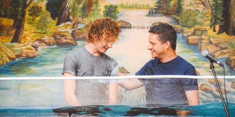 Pastor to self-deport after leading Texas church growth effort