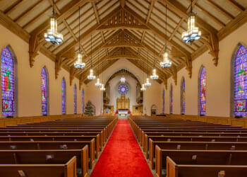 Fewer pastors say economy is negatively impacting their churches