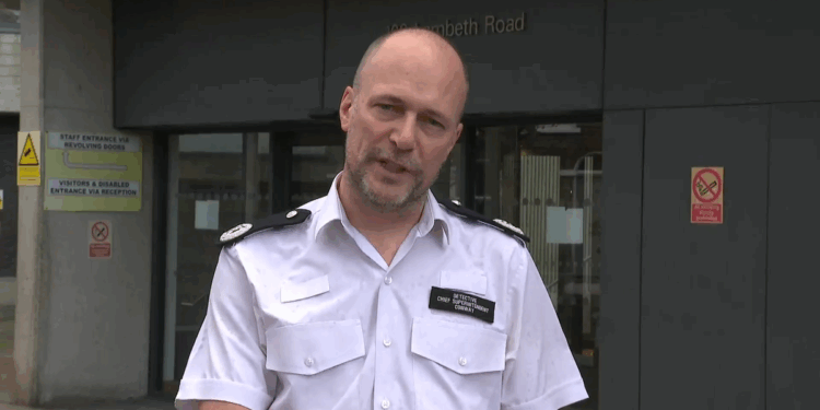 Metropolitan Police urges Epping migrant to ‘turn yourself in’ as they provide manhunt update