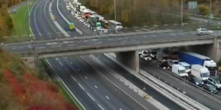 A1 traffic: Chaos as incident 'involving pedestrian' prompts road closure and delays | UK | News