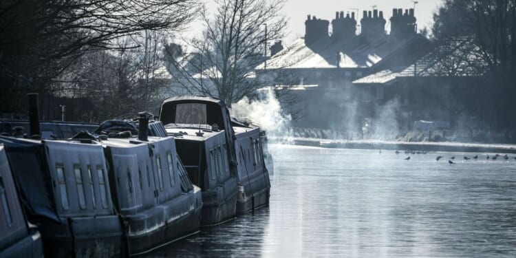 Britain braces for first widespread frosts as temperatures set to plum | Weather | News