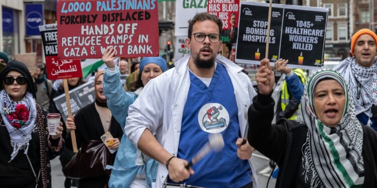 Britain's Establishment exposed as dramatically Left-wing in landmark | UK | News