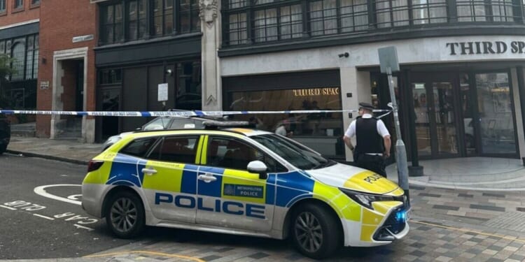 Clapham stabbing LIVE: Busy London street closed off as armed police | UK | News
