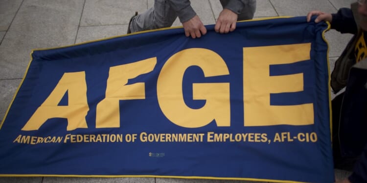 Dems Waver As Fed Union Calls For End To Shutdown