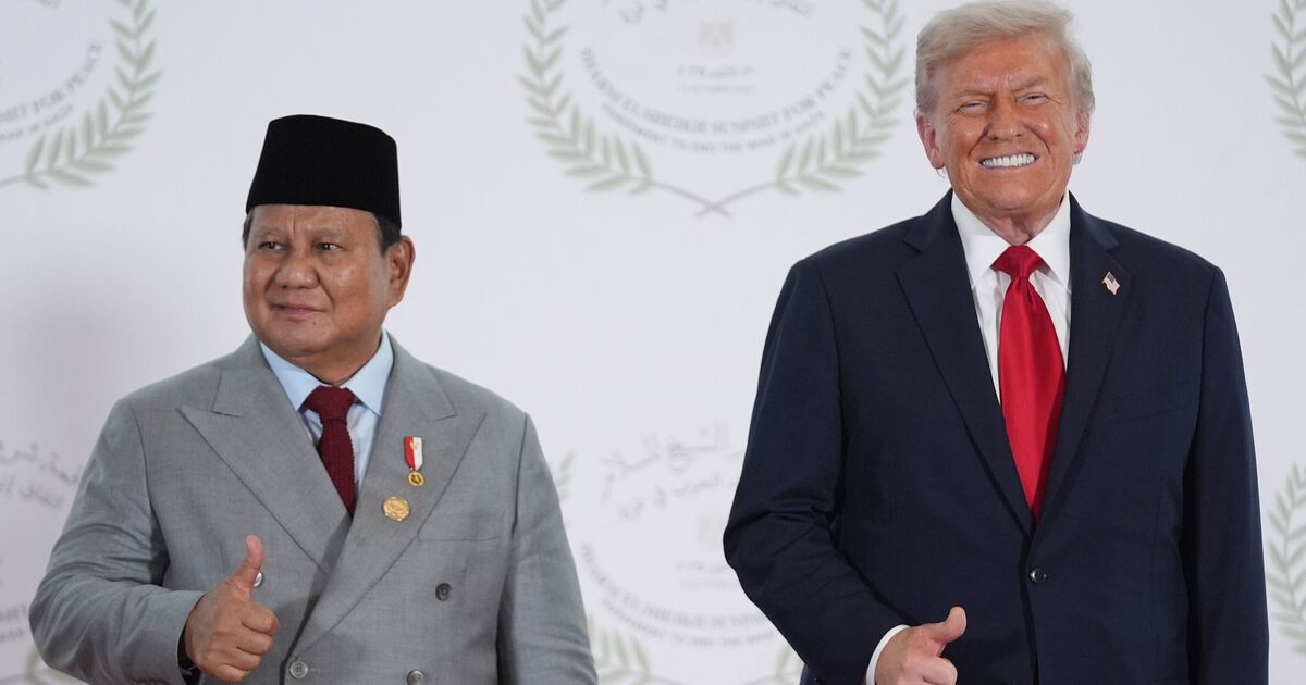 Donald Trump caught in bizarre hot mic moment after signing peace deal | World | News