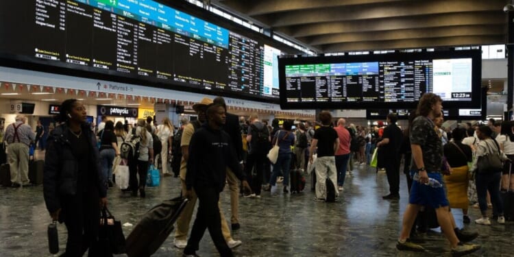 Euston LIVE: 'Absolute carnage' as all lines near London station closed after 'emergency' | UK | News