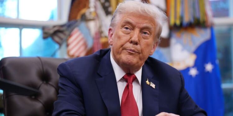 Expert says Trump should take Alzheimer's test after 'odd behaviour' | World | News