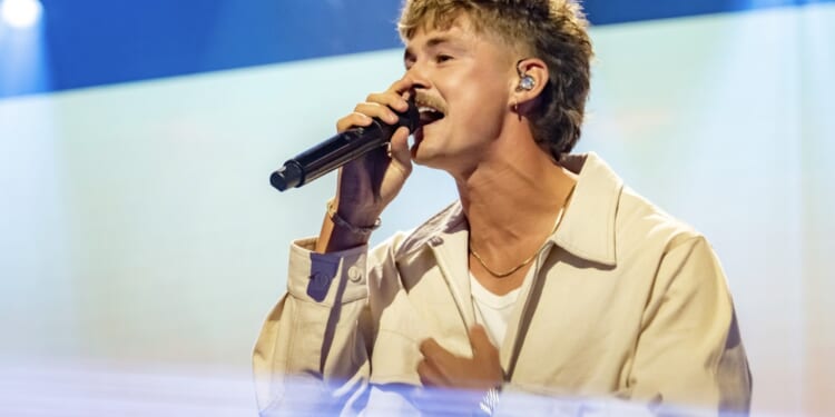 Forrest Frank announces wife is pregnant with second child