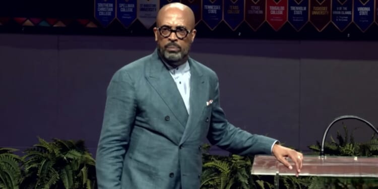 Frederick D. Haynes III returns to Dallas megachurch