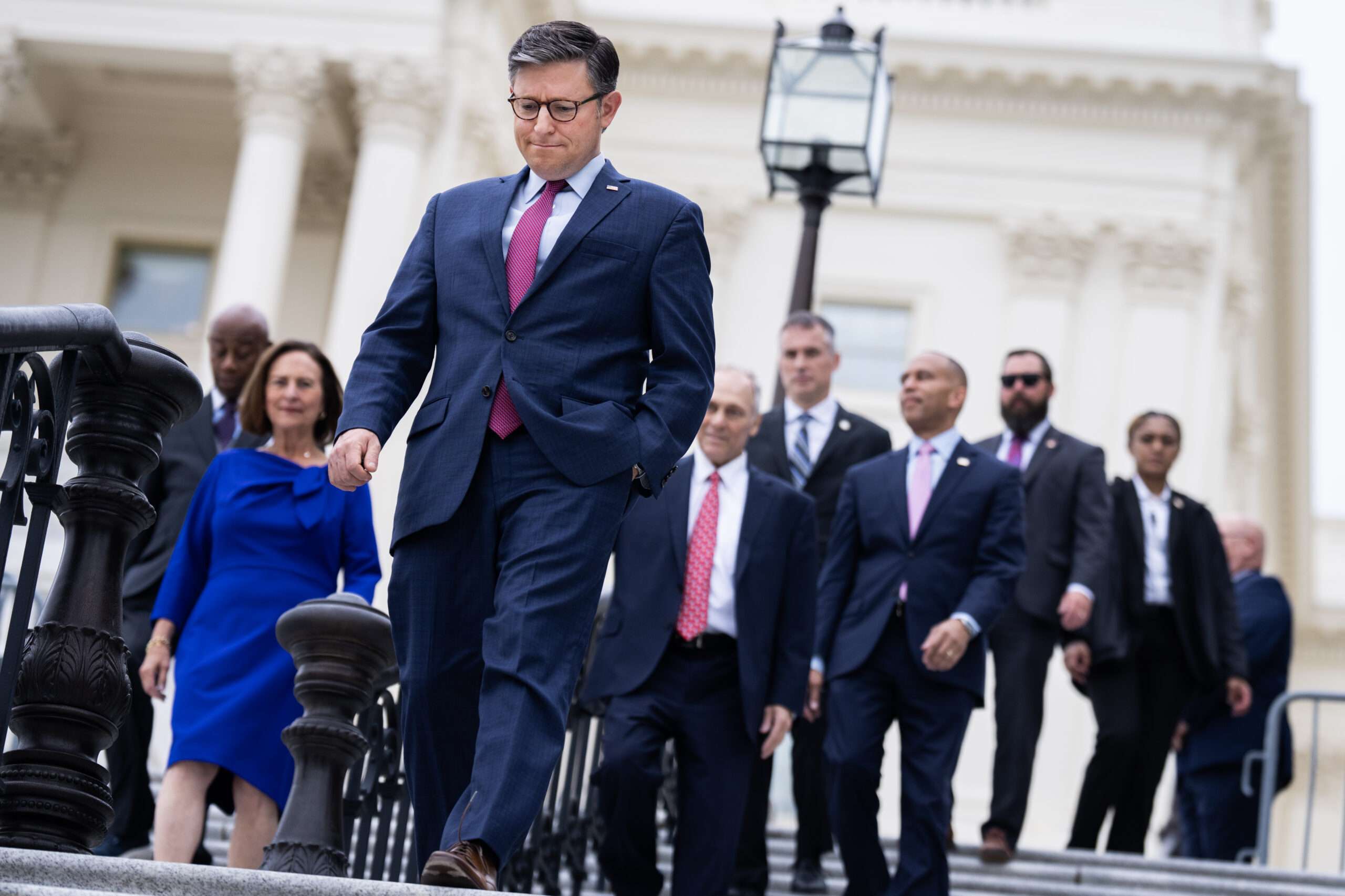 Government shutdown enters third week, no resolution in sight