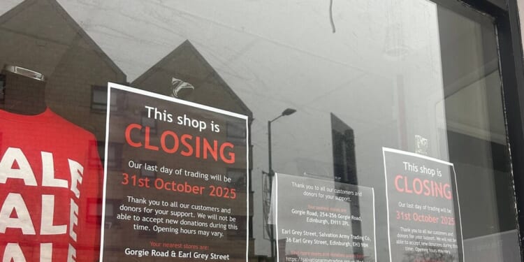 High street shop with over 200 stores announces UK closure with note on door | UK | News