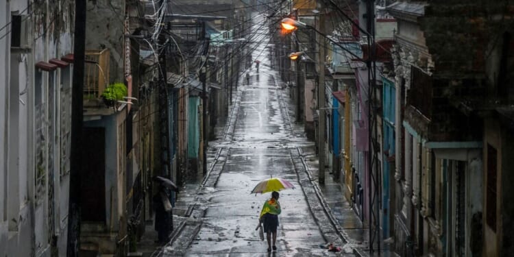 'I'm a travel expert - this is what you should do as Hurricane Melissa hits Caribbean' | World | News