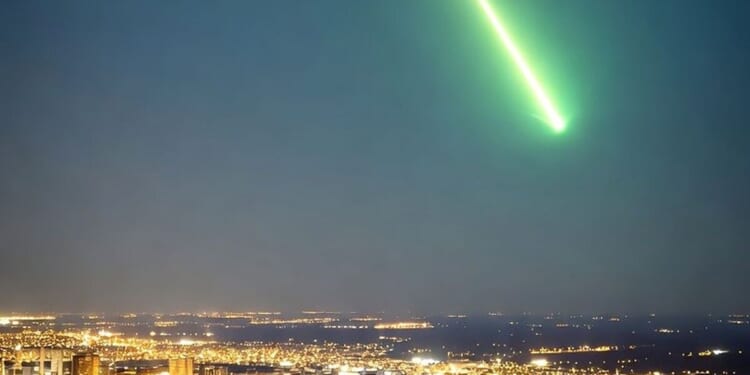 Incredible green fireball snapped over major UK city | UK | News