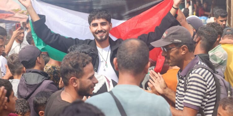 Israel-Hamas peace deal LIVE: US to send in troops as world holds brea | World | News