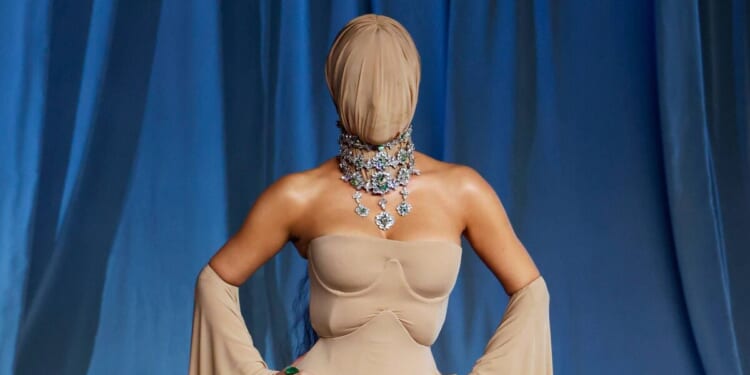 Kim Kardashian's eight-word outburst as she 'loses it' in 'faceless' outfit | Celebrity News | Showbiz & TV