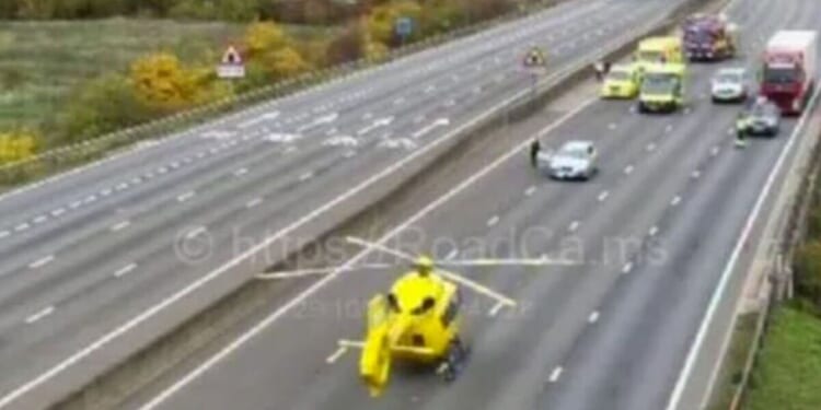 M25 traffic LIVE: Air ambulance lands on motorway near London after horror crash | UK | News