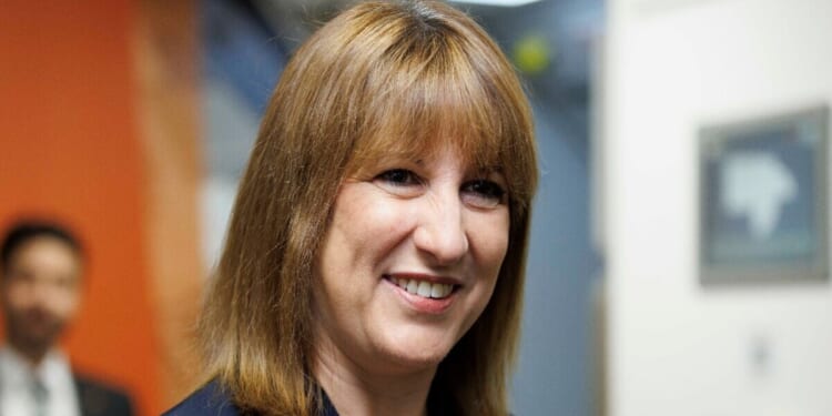 Major pension funds and insurers launch new bid to help boost UK growth | UK | News