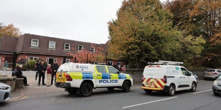 Manchester Jewish Centre lockdown LIVE: Police tape off area near synagogue terror attack | UK | News