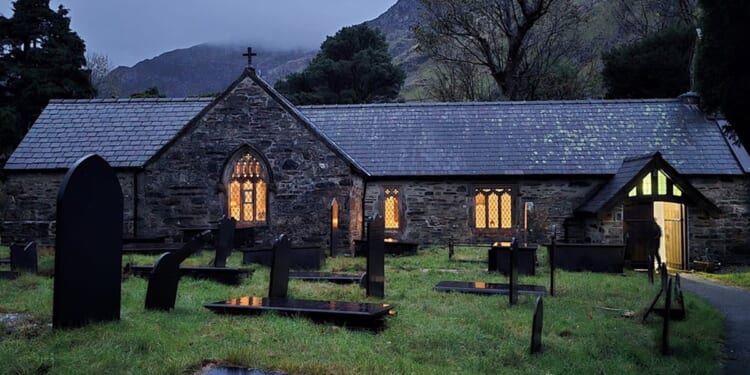 Mountaineers who did not return remembered in Snowdonia church