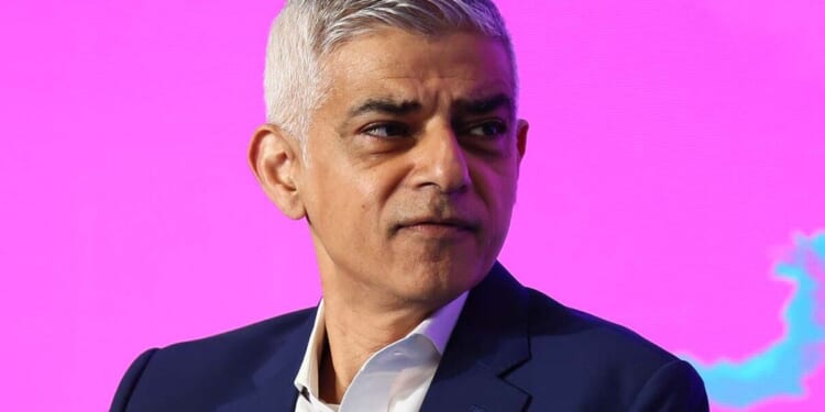 POLL: Should Sadiq Khan resign over grooming gang scandal? | Politics | News